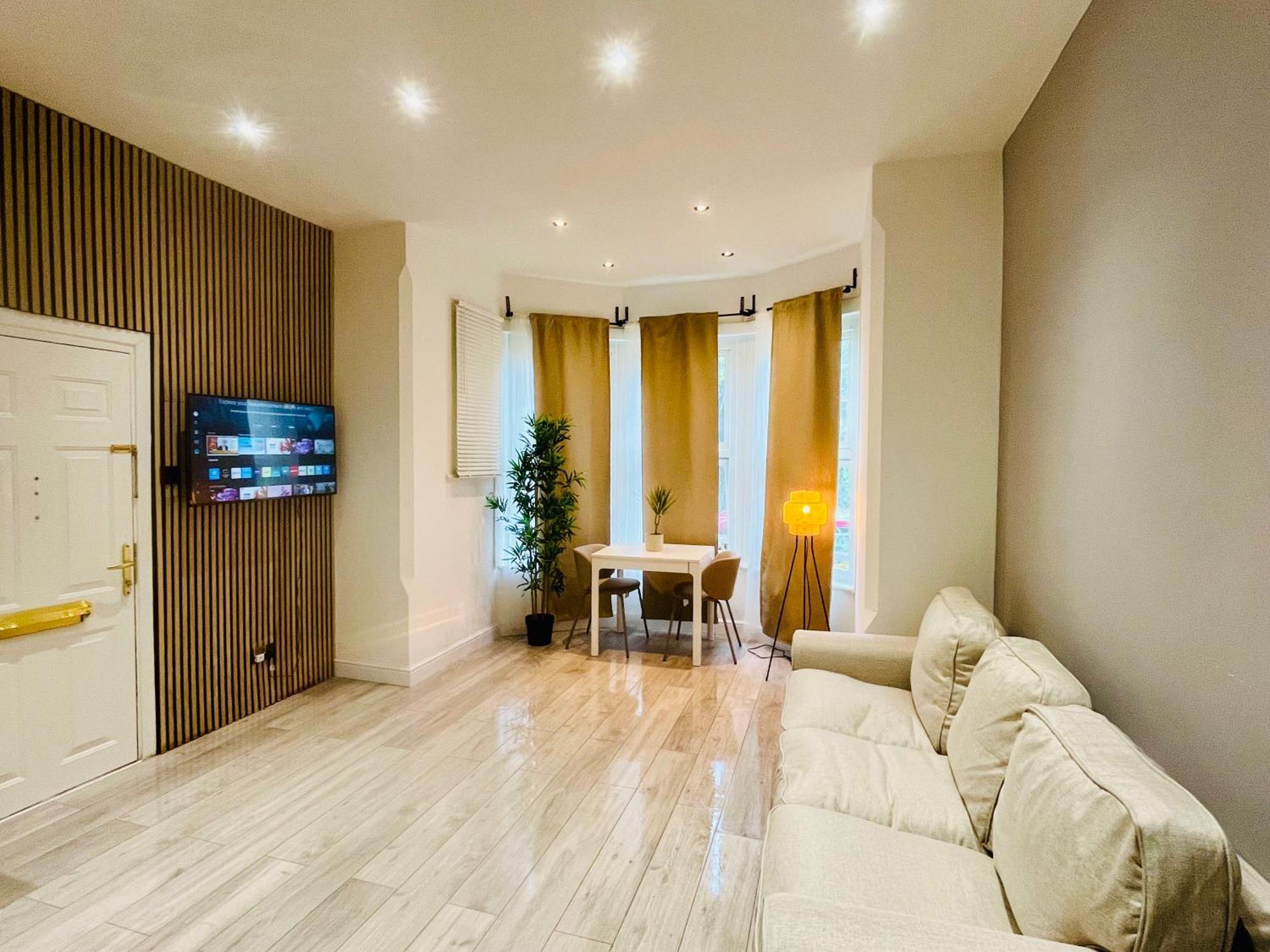 Modern Flat With Garden- 10Min Uber To Harry Potter Studios ワトフォード エクステリア 写真