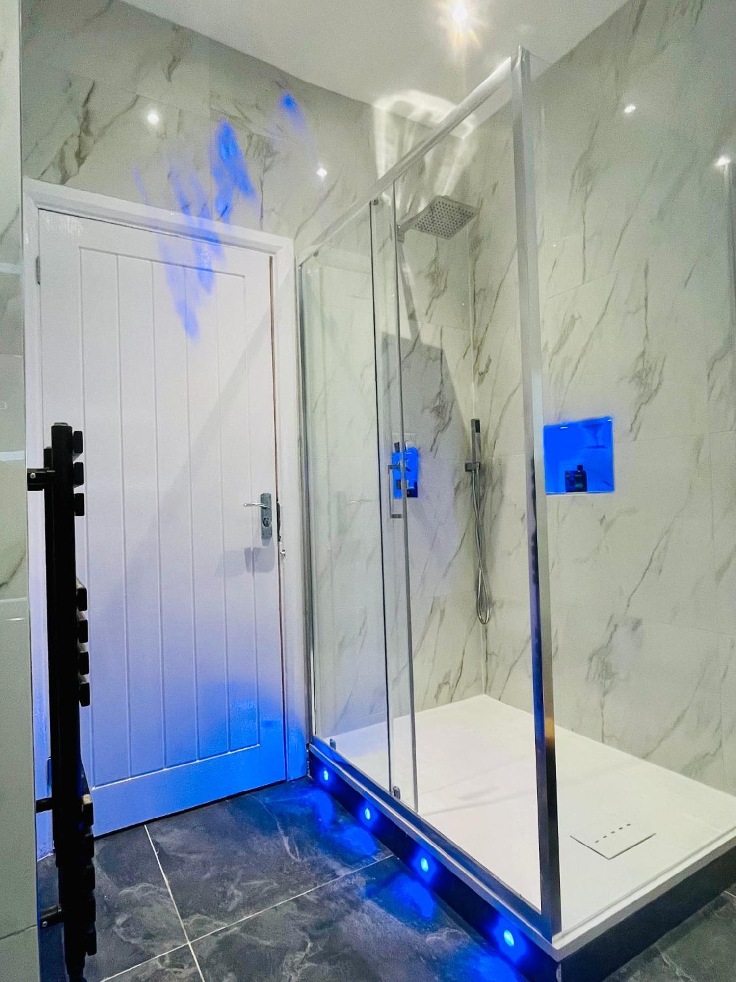 Modern Flat With Garden- 10Min Uber To Harry Potter Studios ワトフォード エクステリア 写真